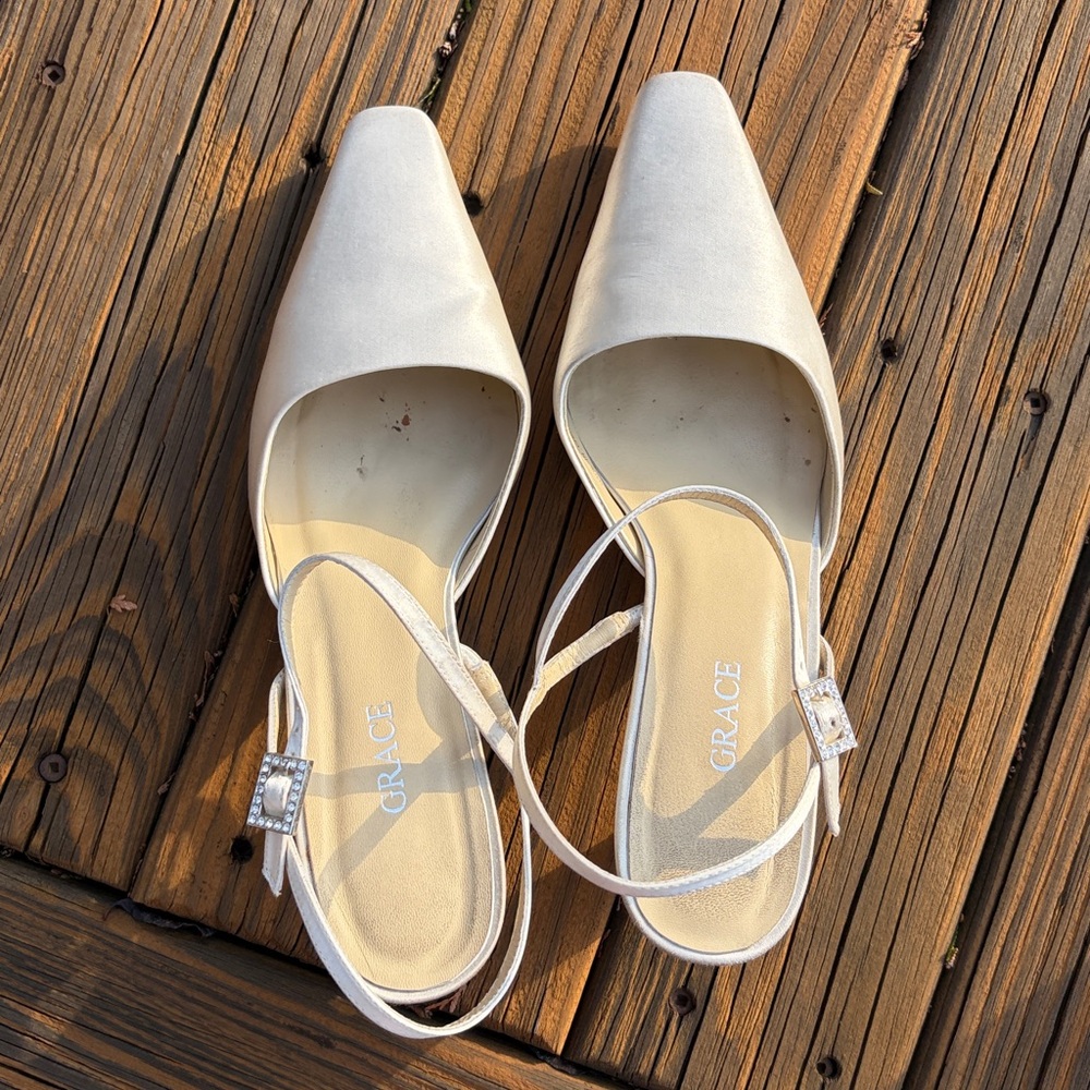Grace Stella Low Heel Closed Toe Slingback in Ivory